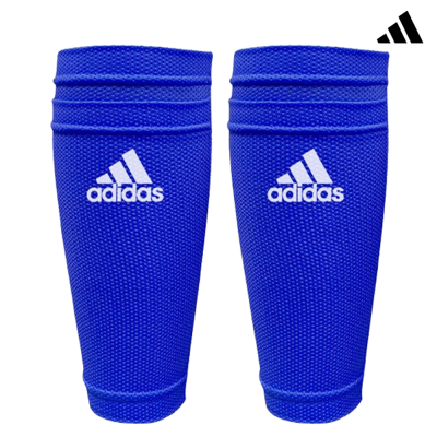 Par de caneleiras azuis com logotipo branco da adidas