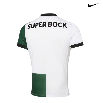 Camisola de futebol branca com texto SUPER BOCK nas costas e detalhes em verde e preto