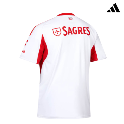 T-shirt desportiva branca e vermelha com logótipos SAGRES e adidas