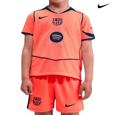 Roupa desportiva infantil cor salmão com escudo FC Barcelona e logos Nike e Spotify