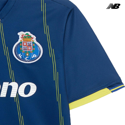 Camisola desportiva azul e amarela com brasão FCP e logo NB