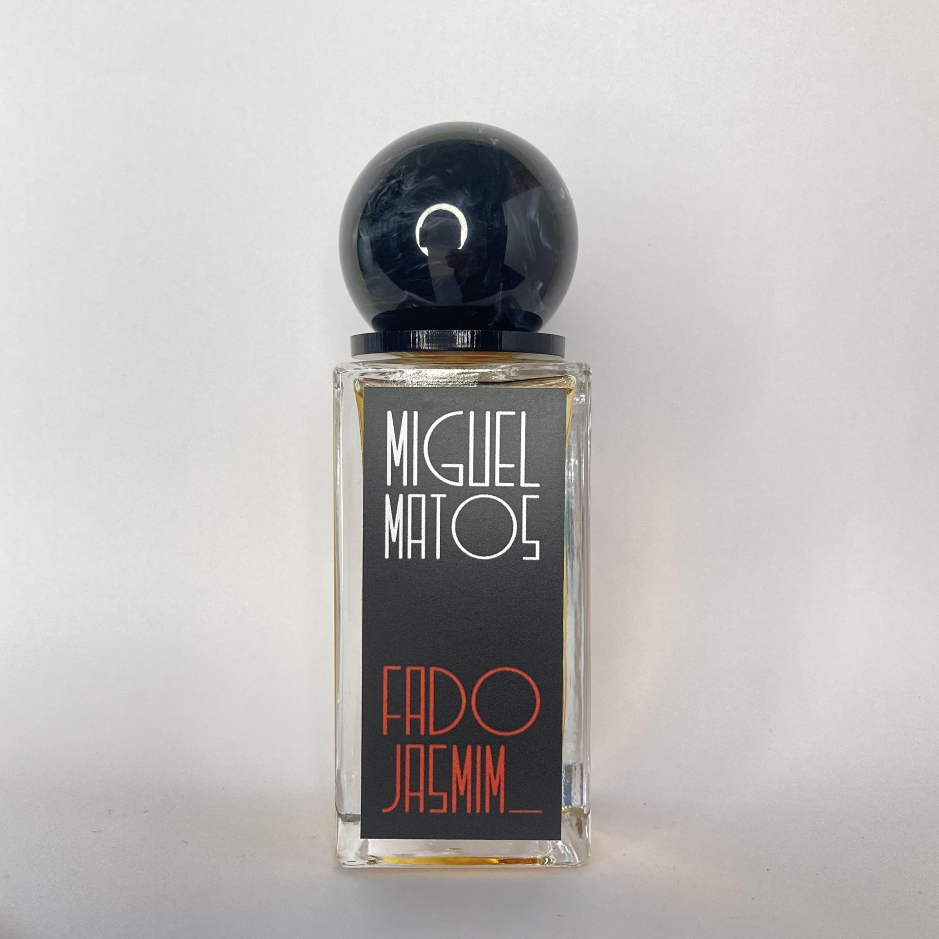 Frasco de perfume Miguel Matos Fado Jasmim com tampa redonda preta