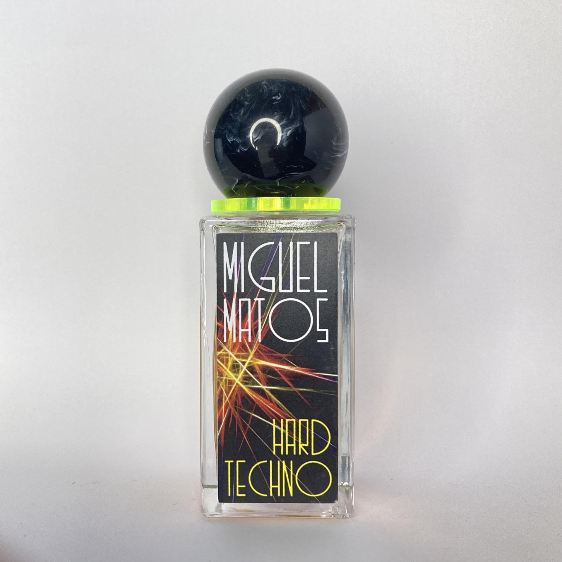 Garrafa de perfume Miguel Matos Hard Techno com tampa preta esfera