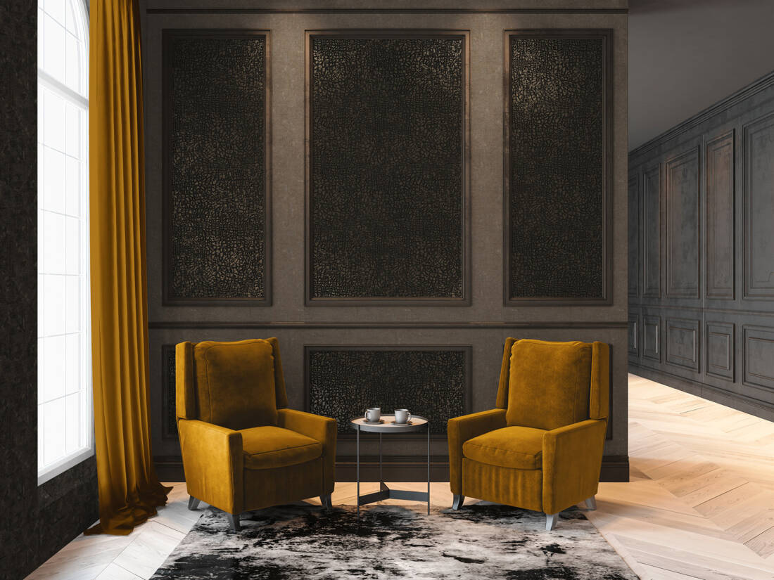 Papel de Parede Castanho, Marrom, Preto Absolutely Chic | 36970-2 Duas poltronas amarelas de veludo com mesa redonda numa sala com painéis escuros e cortina amarela
