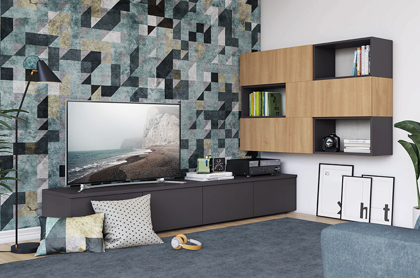 Móvel de sala de estar com televisão, candeeiro de pé, almofadas, estante suspensa e decoração