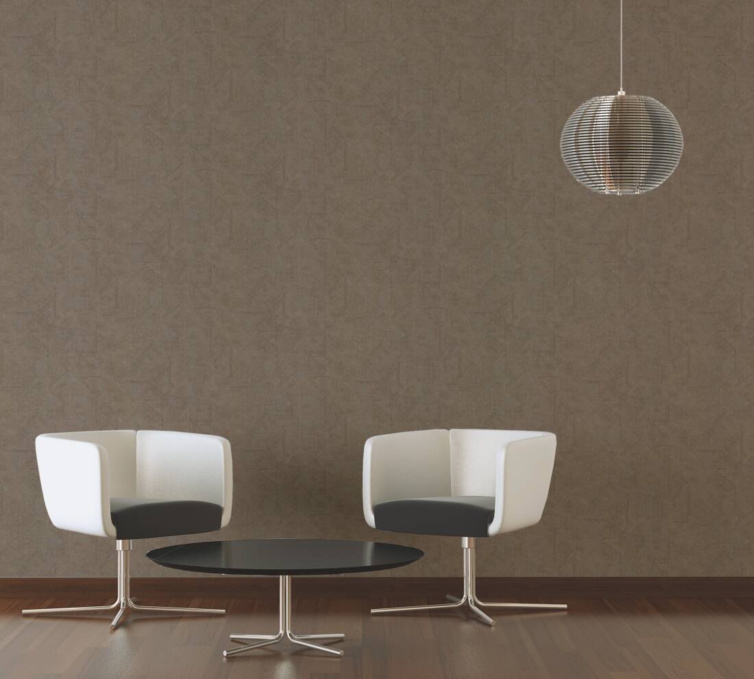 Papel de Parede Castanho, Marrom Absolutely Chic | 36974-8 Dois poltronas brancas com assentos pretos e mesa de centro preta em ambiente moderno com candeeiro pendente.