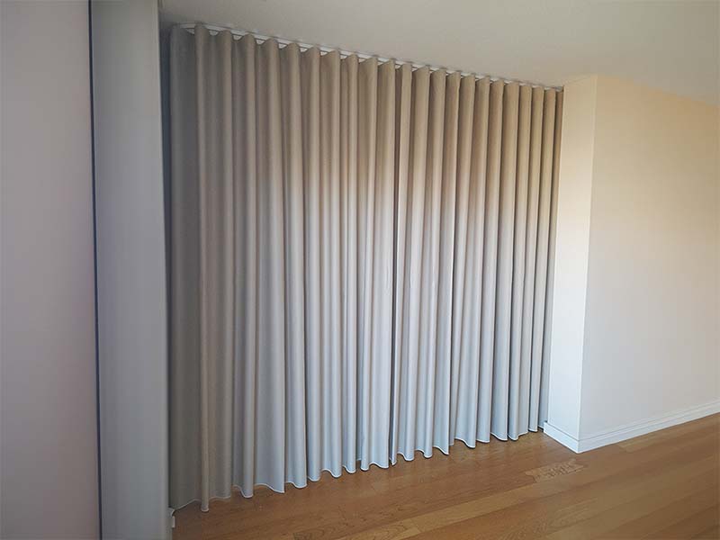 https://www.mikasasukasa.pt/page/cortinado-onda-para-sala-tecido-blackout-bege-calha-curva-serie-300