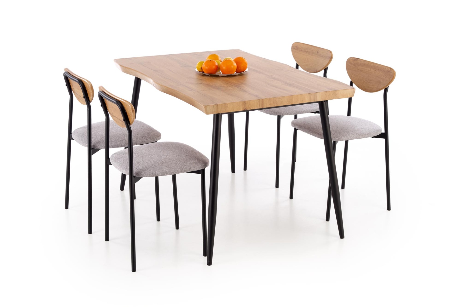 Conjunto Mesa + 4 Cadeiras Dicky Conjunto de mesa de jantar em madeira com quatro cadeiras e frutas na mesa