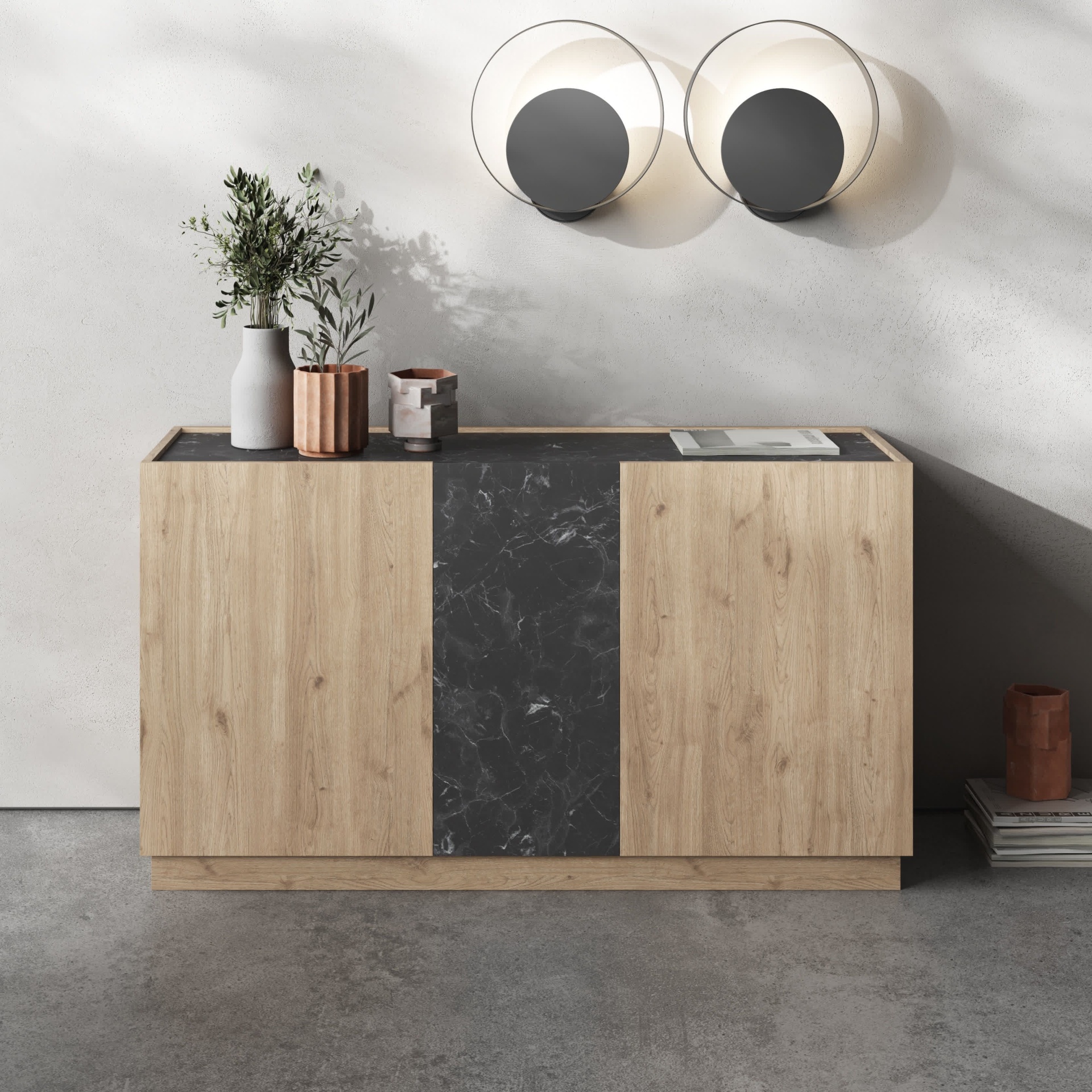 Aparador Dione de 3 Portas com Efeito Mármore Preto Aparador moderno com portas em madeira clara e painel central de mármore preto com decoração e luzes de parede redondas