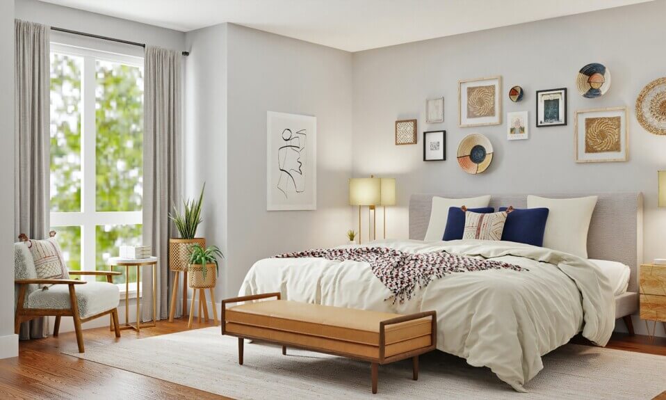 Quarto com cama de madeira, decoração com quadros, planta e janela grande com cortinas brancas.