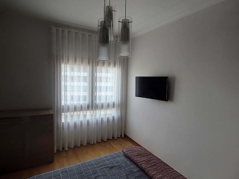 Projeto de decora&ccedil;&atilde;o de quarto com cortinado onda perfeita sob medida em branco semi transparente
