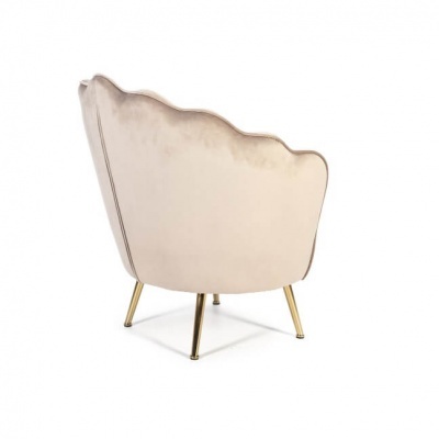 Cadeira de veludo bege com pernas douradas vista de trás