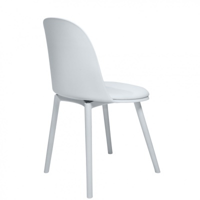 Cadeira branca moderna com assento acolchoado e encosto liso