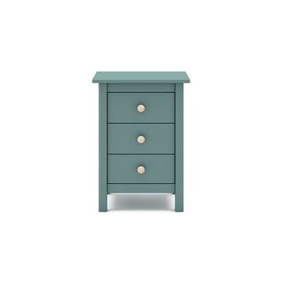 Móvel de madeira azul-esverdeado com três gavetas e botões redondos de madeira clara