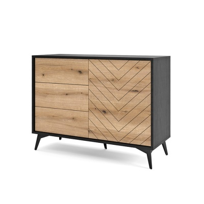 Aparador de madeira preto com portas de madeira clara e padrão geométrico