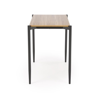 Mesa quadrada em madeira clara com pernas metálicas pretas