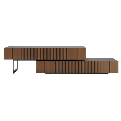 Móvel moderno em madeira castanha com detalhes verticais escuros e perna metálica preta