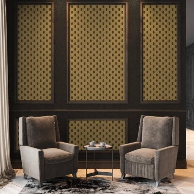 Dois sofás cinza com mesa de centro frente a janela e parede decorada