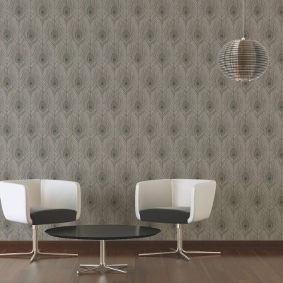 Duas cadeiras giratórias brancas e pretas, mesa de centro preta e papel de parede geométrico