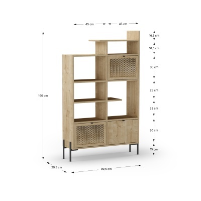 Estante de madeira clara com portas decorativas e pés pretos