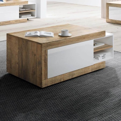 Mesa de centro retangular em madeira castanho claro e branco com livro e chávena em cima