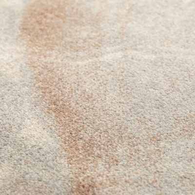 Tecido ou tapete felpudo com padrão abstrato em tons beige e castanho claro