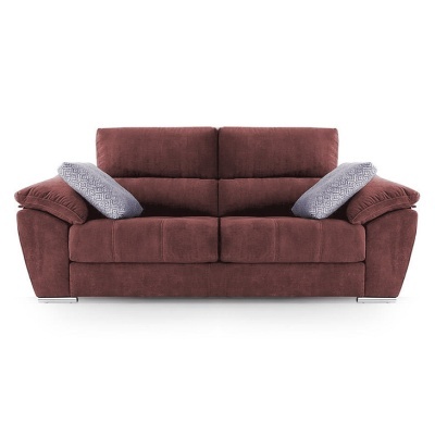 sofá castanho de dois lugares com almofadas cinzentas e padrão geométrico