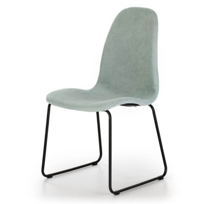 cadeira cinza claro com estrutura metálica preta