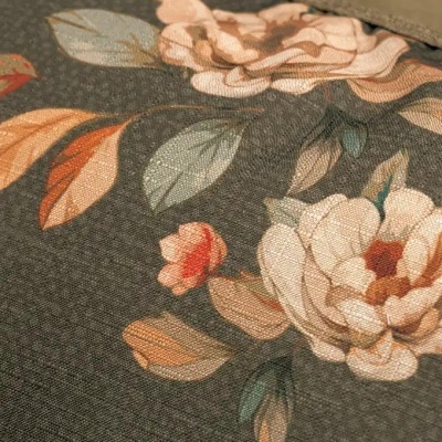 tecido cinza escuro com padrão floral colorido