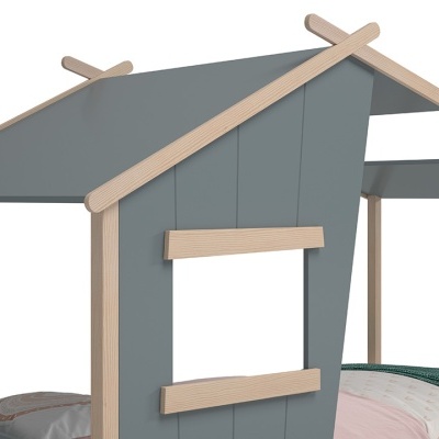 Cama infantil em madeira com estrutura tipo casa e painéis cinza