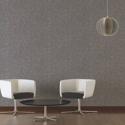 Duas cadeiras brancas com assento preto, mesa preta redonda e candeeiro cinzento suspenso