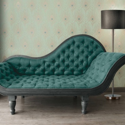 Chaise longue verde esmeralda acolchoada com padrões em ambiente interior