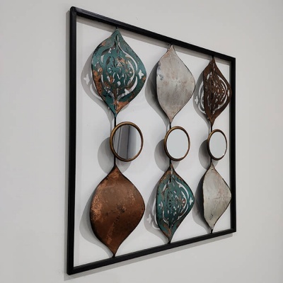 decoração de parede em metal com espelhos redondos