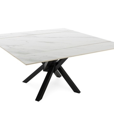Mesa de jantar quadrada com tampo branco e base metálica preta