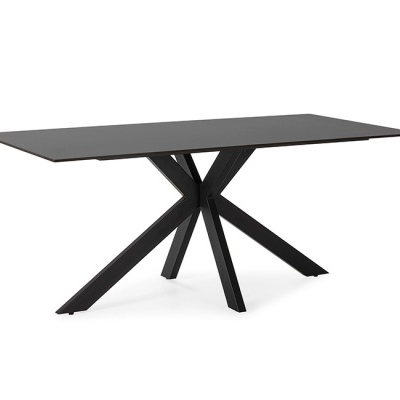 Mesa de jantar retangular preta com base de metal