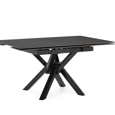 Mesa retangular preta com pernas cruzadas em metal preto