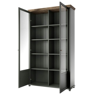 Armário alto cinza com portas de vidro e prateleiras internas