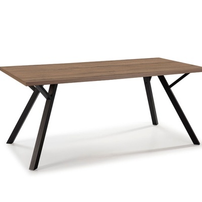 Mesa de madeira com estrutura metálica preta