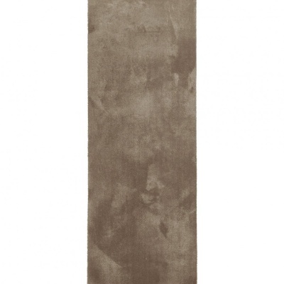 Tapete corredor castanho com textura aveludada