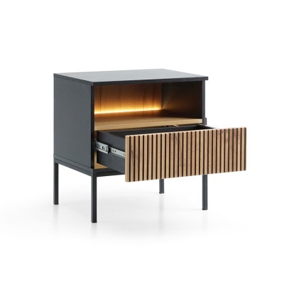 Mesa de cabeceira metálica preta com gaveta em madeira iluminada