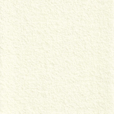 Toalha branca macia e felpuda num fundo claro