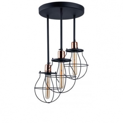 Candeeiro de teto suspenso com três lâmpadas em filamento e cúpulas em gaiola preta com detalhes em cobre.