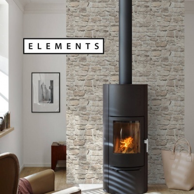Lareira a lenha preta com parede de pedra e texto ELEMENTS