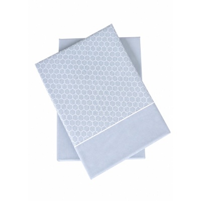 Lençóis azuis claros com padrão hexagonal branco
