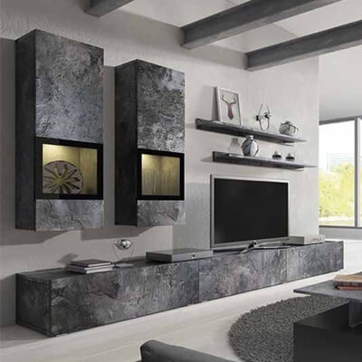 Móveis de sala cinza marmoreado com TV, prateleiras e decoração