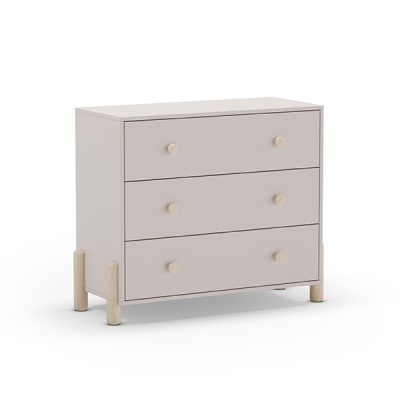 Cômoda cinzento claro com três gavetas e pés de madeira clara
