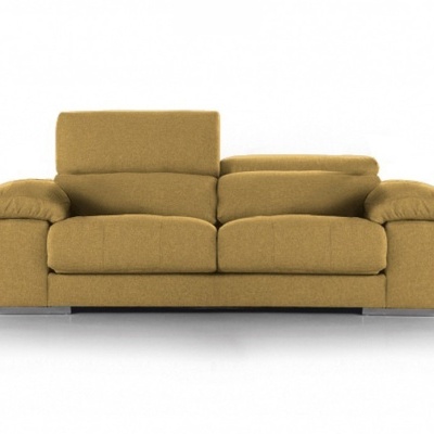 Sofá amarelo mostarda de três lugares com braços e encostos almofadados