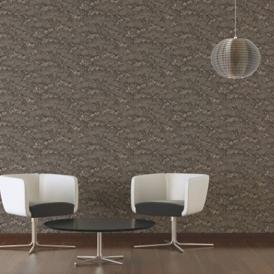 Duas cadeiras modernas brancas com assento preto e mesa preta, com candeeiro suspenso em ambiente com parede texturizada cinzenta