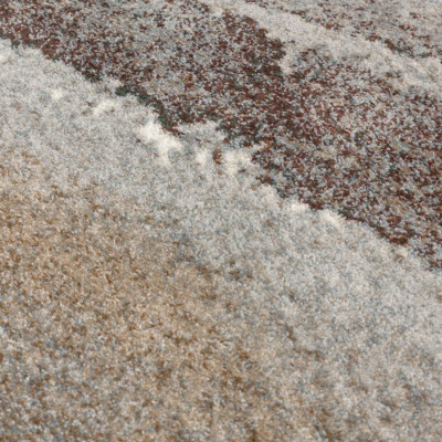 Tapete com padrão abstrato em tons castanho, bege, cinza e branco.