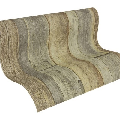 rolo de papel de parede com padrão de tábuas de madeira em tons castanhos, bege e cinza